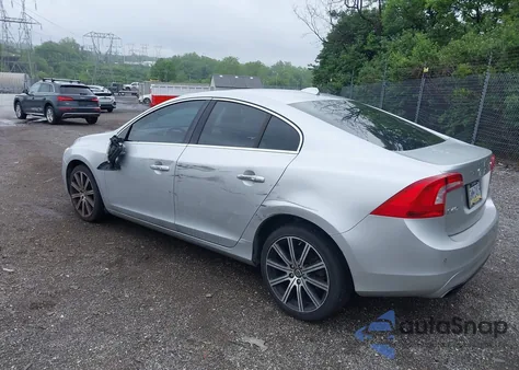 2014 Volvo S60 T5 z USA, uszkodzony, nr VIN YV1612FS8E2271678